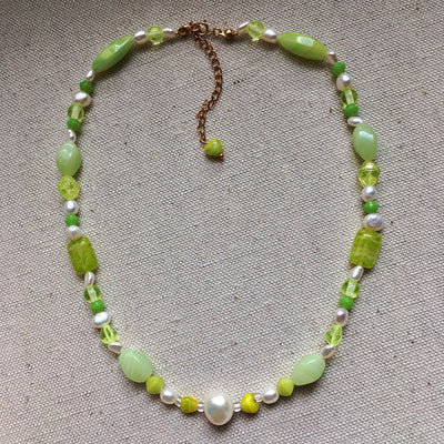 Czech Glass & Pearl Necklace in Pastel Green